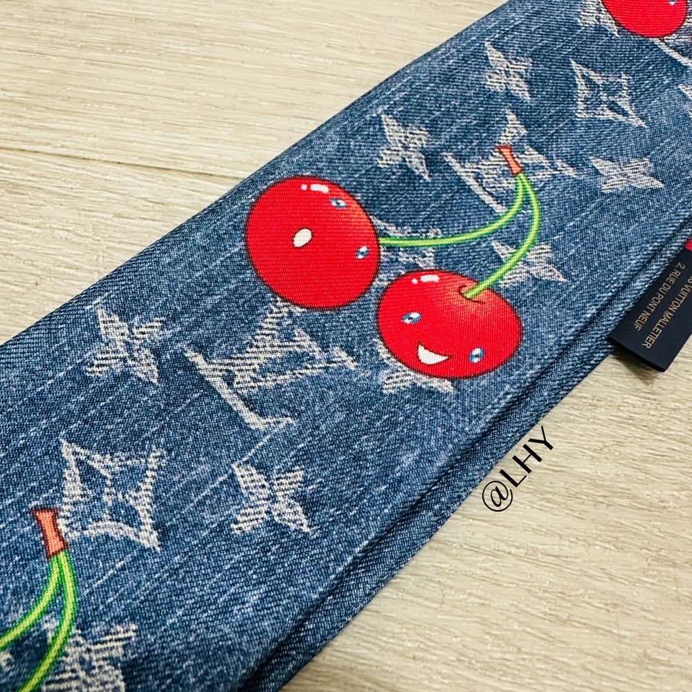 LOUIS VUITTON x TAKASHI MURAKAMI DENIM CERISE BANDEAU - Picture 3 of 9